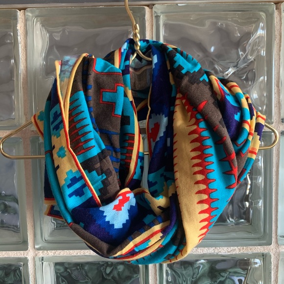 Cozy Forever21 Aztec Scarf - Picture 3 of 5